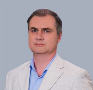 Денис Крестов